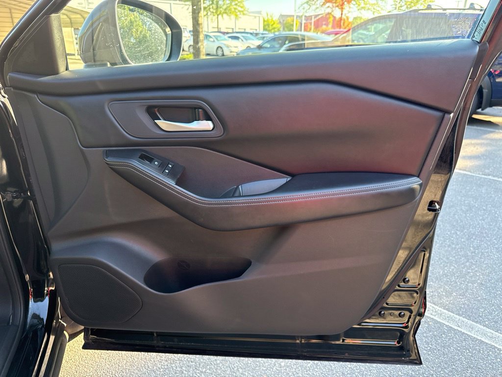 Used 2025 Nissan Rogue SV AWD/4WD image 33