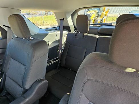 Used 2022 Ford Explorer XLT image 10