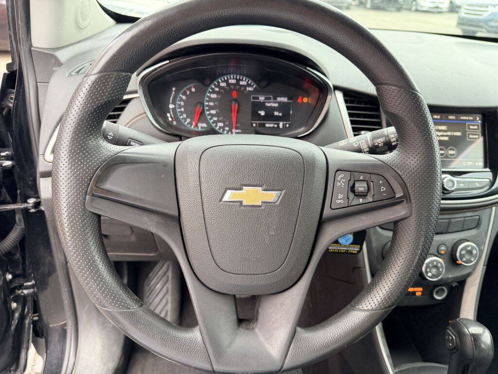 Used 2019 Chevrolet Trax LT w/ Redline Edition FWD image 9