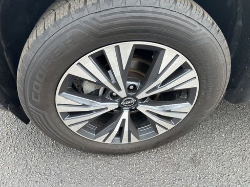 Used 2022 Nissan Rogue SV image 4