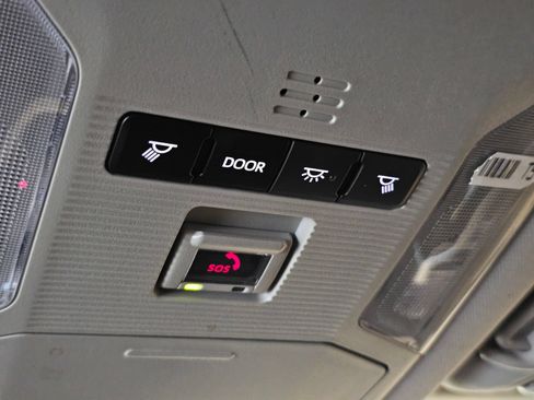 Used 2024 Toyota RAV4 XLE FWD image 19