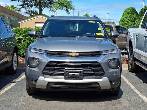 Used 2023 Chevrolet TrailBlazer LT w/ Convenience Package AWD/4WD image 2