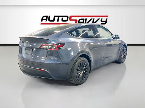 Used 2024 Tesla Model Y Long Range AWD/4WD image 7