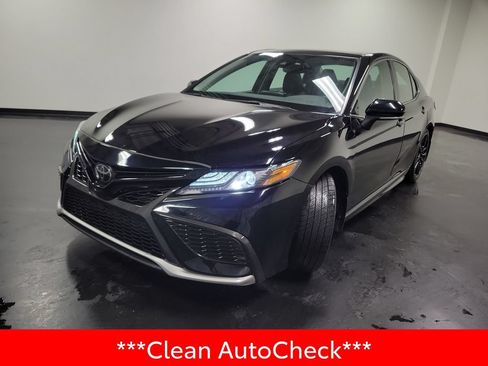 Used 2022 Toyota Camry XSE FWD image 4