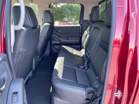 Used 2024 Nissan Frontier SL w/ Technology Package RWD image 16