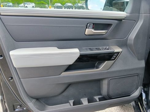 Used 2025 Toyota Tundra Limited AWD/4WD image 11