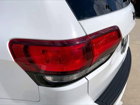 Used 2020 Jeep Grand Cherokee Altitude image 26