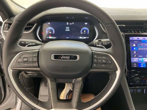 New 2025 Jeep Grand Cherokee Limited w/ Luxury Tech Group II image 22