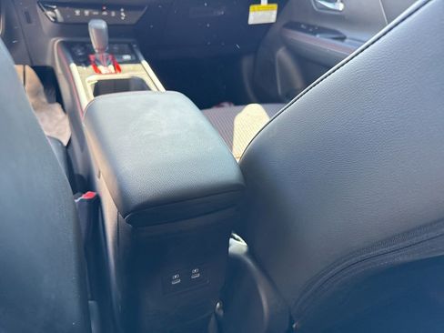 Used 2025 Nissan Kicks SR w/ Illumination Package image 15