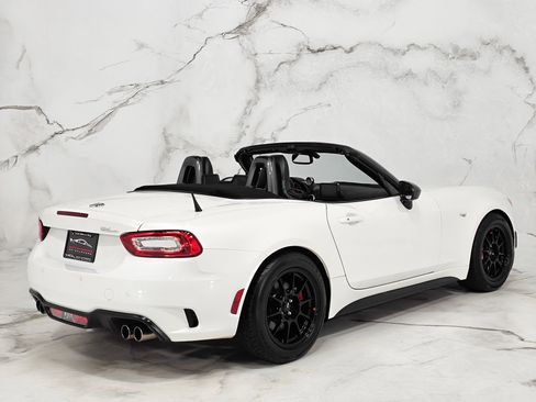 Used 2018 FIAT 124 Spider Abarth w/ Convenience Group image 13