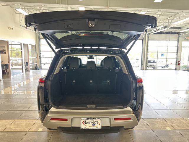 Used 2025 Nissan Pathfinder SL AWD/4WD image 29