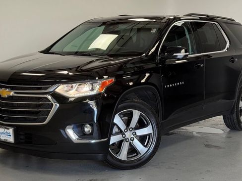 Used 2020 Chevrolet Traverse LT w/ LT Premium Package AWD/4WD image 1