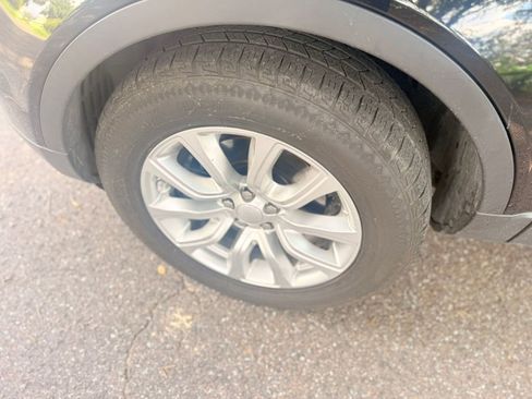 Used 2018 Land Rover Range Rover Evoque SE image 9