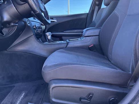 Used 2016 Dodge Charger SXT image 18
