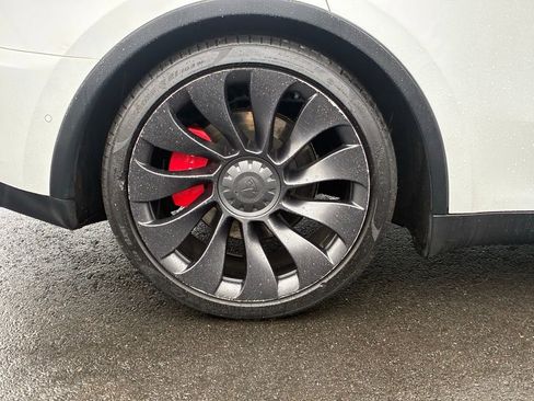 Used 2022 Tesla Model Y Performance image 43