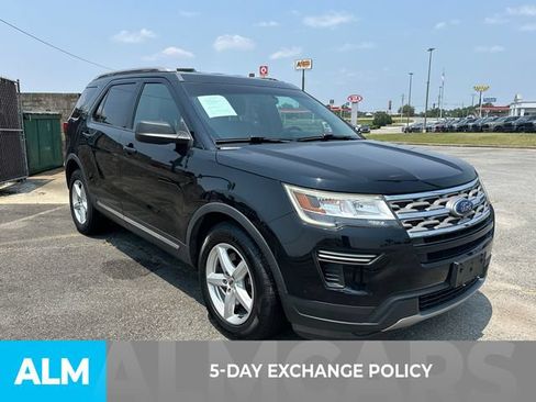 Used 2018 Ford Explorer XLT FWD image 3