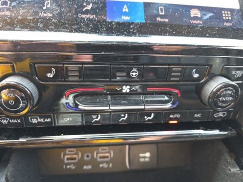 Used 2023 Jeep Grand Cherokee L Limited image 12