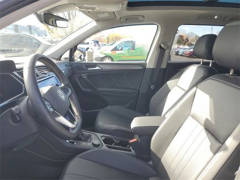 Certified 2024 Volkswagen Tiguan SE image 17