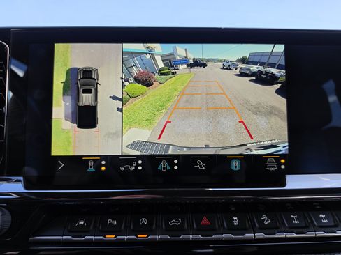 Used 2022 Chevrolet Silverado 1500 ZR2 w/ Technology Package AWD/4WD image 34