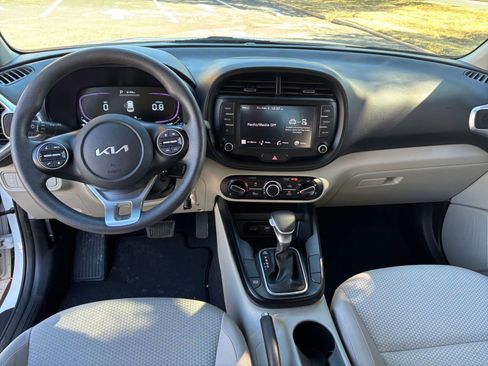 Used 2025 Kia Soul LX w/ LX Technology Package image 30