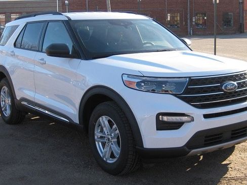 Used 2020 Ford Explorer XLT w/ Equipment Group 202A image 7