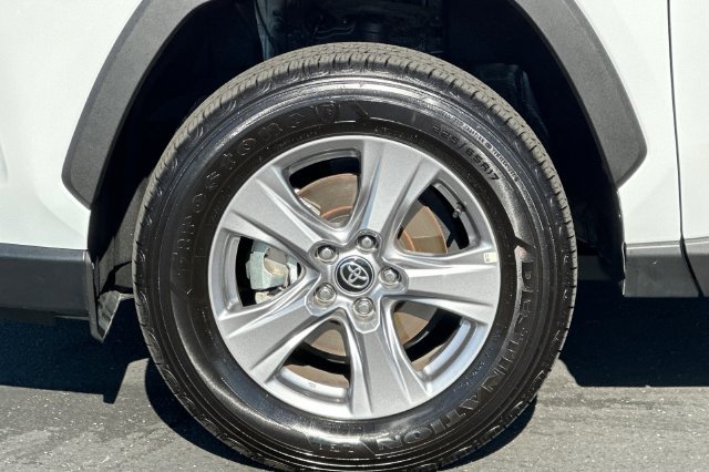Used 2025 Toyota RAV4 XLE w/ Convenience Package FWD image 31