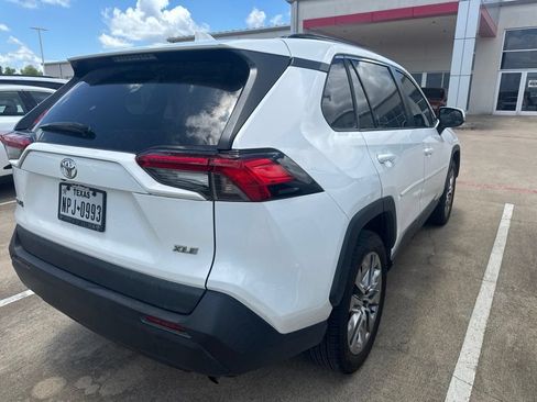 Used 2020 Toyota RAV4 XLE Premium FWD image 3
