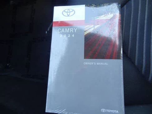 Used 2024 Toyota Camry SE image 32