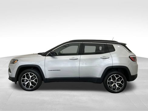 Used 2025 Jeep Compass Limited AWD/4WD image 2