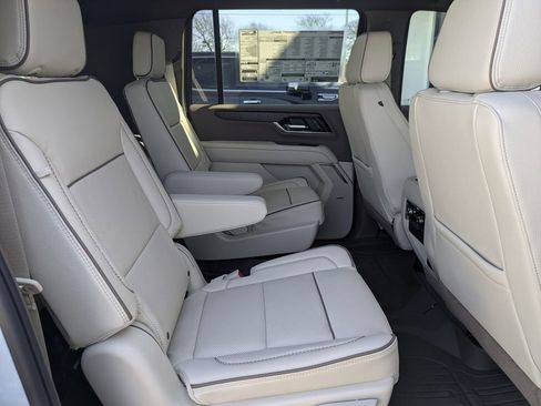 New 2026 GMC Yukon XL Denali w/ Sun & Power Step Package AWD/4WD image 34
