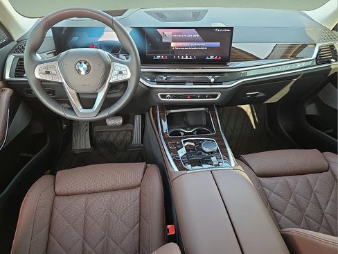 Used 2026 BMW X7 xDrive40i w/ Premium Package AWD/4WD image 11