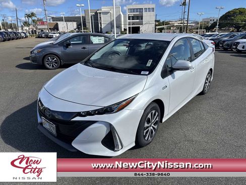 Used 2022 Toyota Prius Prime Limited image 1