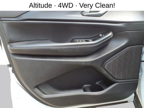 Used 2023 Jeep Grand Cherokee Altitude AWD/4WD image 10