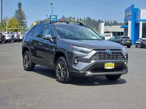 Used 2022 Toyota RAV4 Limited AWD/4WD image 2