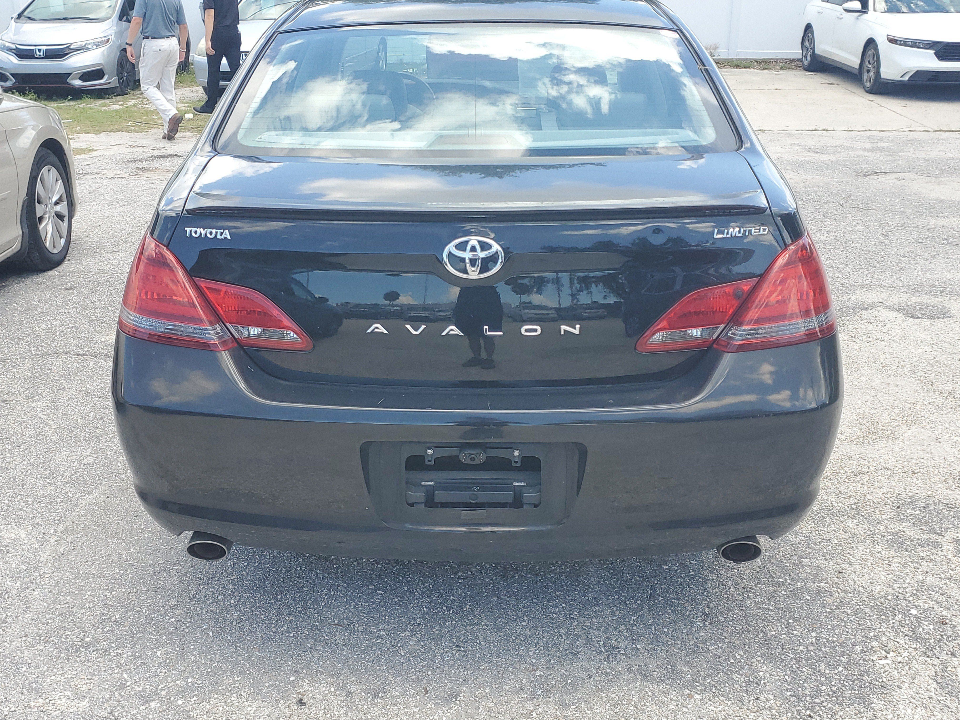 Used 2008 Toyota Avalon Limited FWD image 3