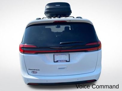 New 2025 Chrysler Pacifica Select w/ Fav Edition Package