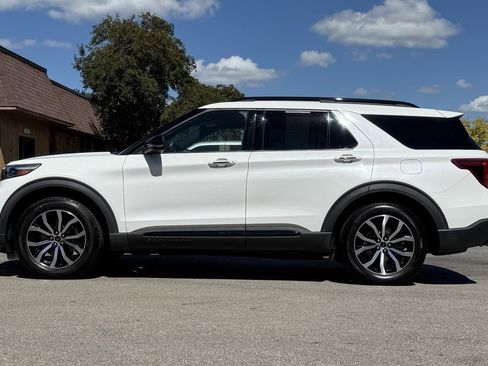 Used 2020 Ford Explorer ST w/ Premium Technology Package image 2