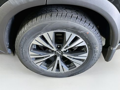 Used 2023 Nissan Rogue SV w/ SV Premium B Package FWD image 11