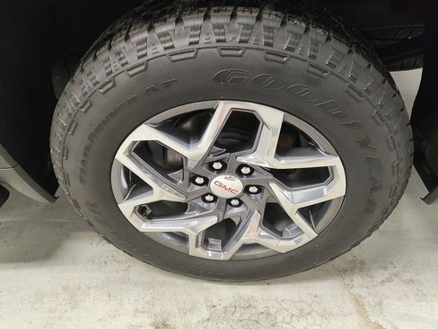 Certified 2022 GMC Sierra 1500 SLT w/ SLT Convenience Package image 19