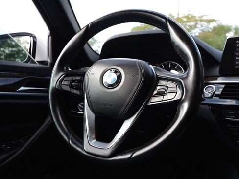 Used 2019 BMW 530i w/ Convenience Package RWD image 10