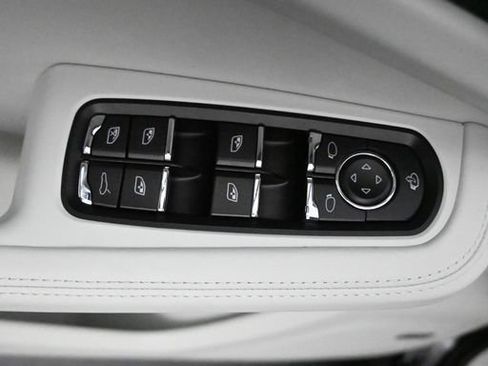 New 2025 Porsche Macan image 22