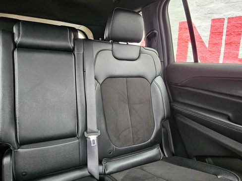 Used 2024 Jeep Grand Cherokee L Laredo image 27