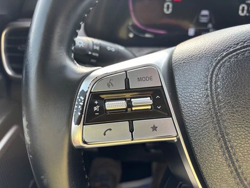 Used 2024 Kia Telluride EX w/ EX Captain's Chair Package FWD image 17