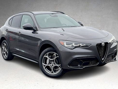 New 2025 Alfa Romeo Stelvio Sprint image 2