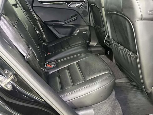 Certified 2018 Porsche Macan Turbo image 21