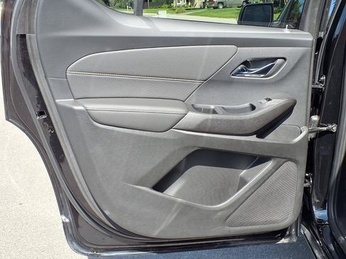 Used 2023 Chevrolet Traverse Premier FWD image 20