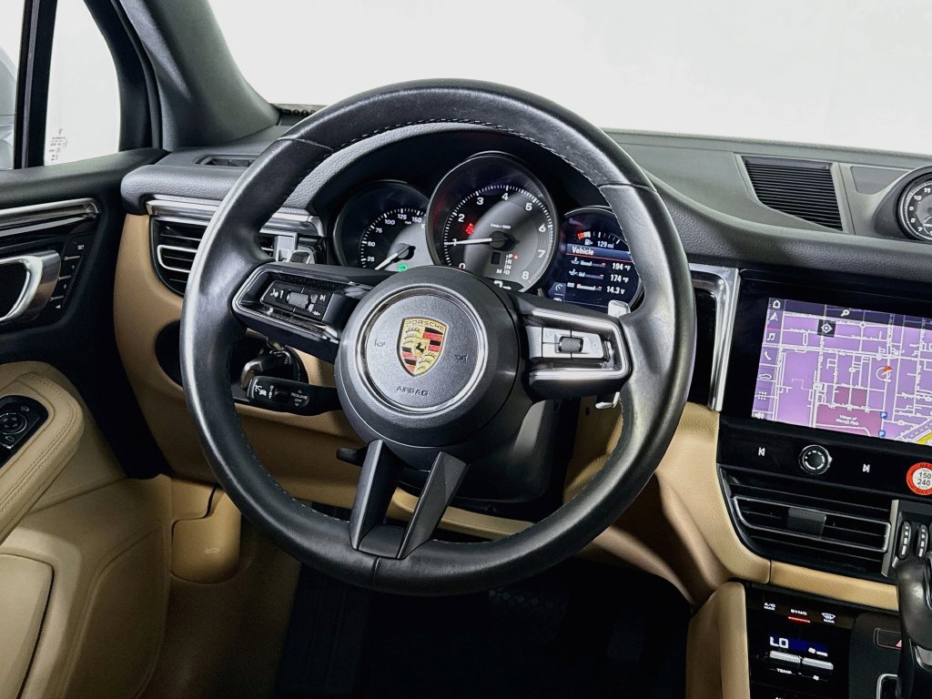 Certified 2023 Porsche Macan AWD/4WD image 12
