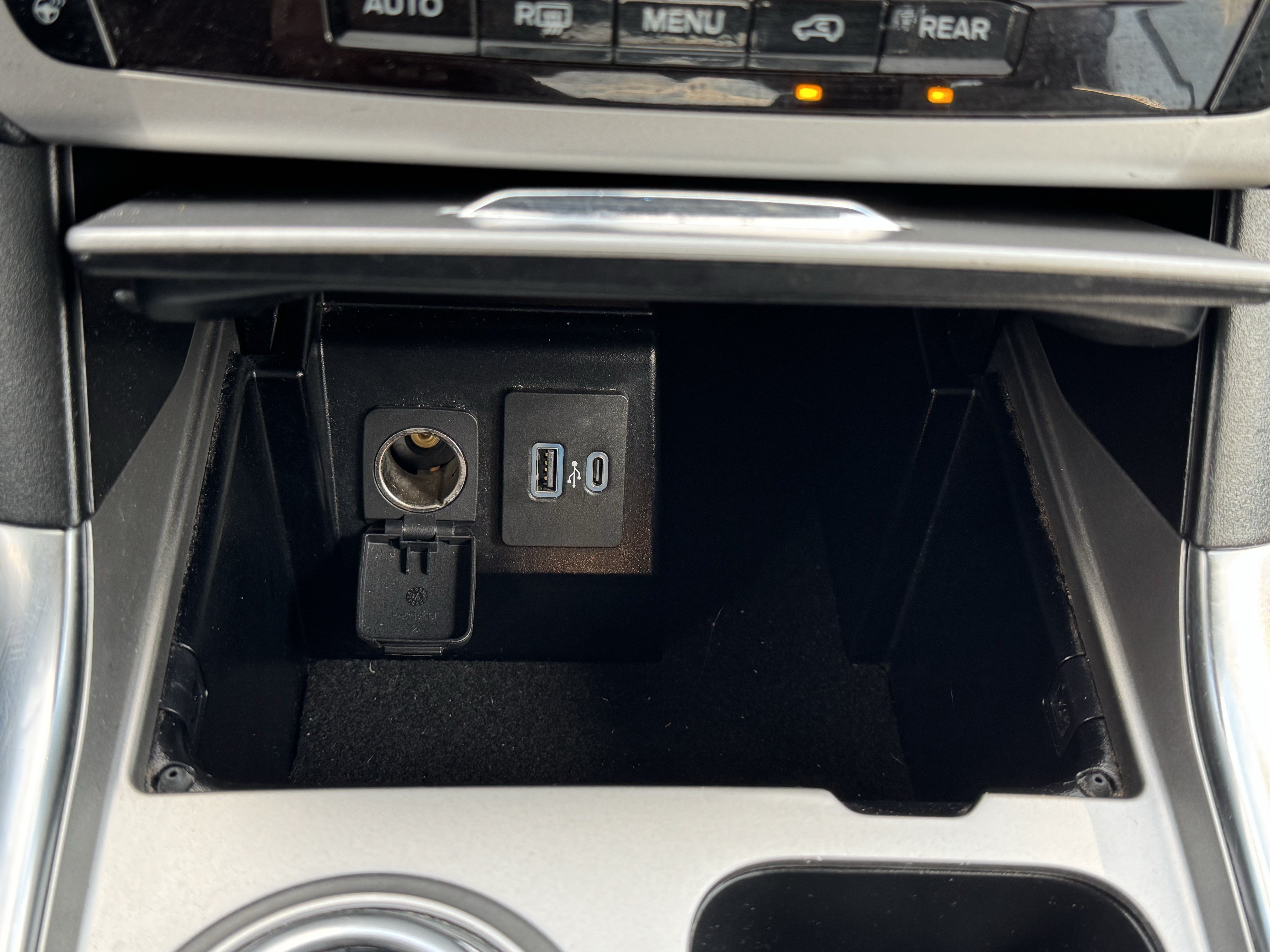 Used 2021 Ford Explorer XLT w/ Equipment Group 202A RWD image 25