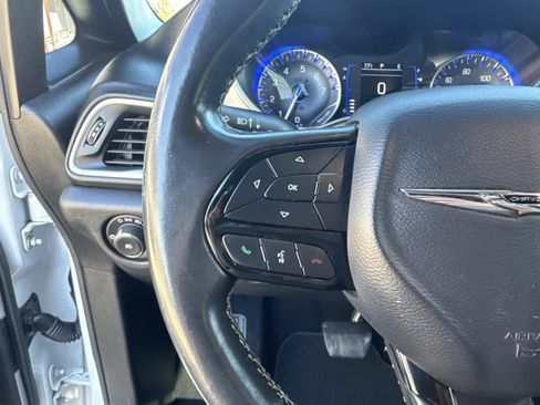 Used 2020 Chrysler Pacifica Touring w/ S Appearance Package image 23