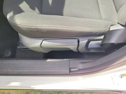 Used 2024 Nissan Rogue S FWD image 21